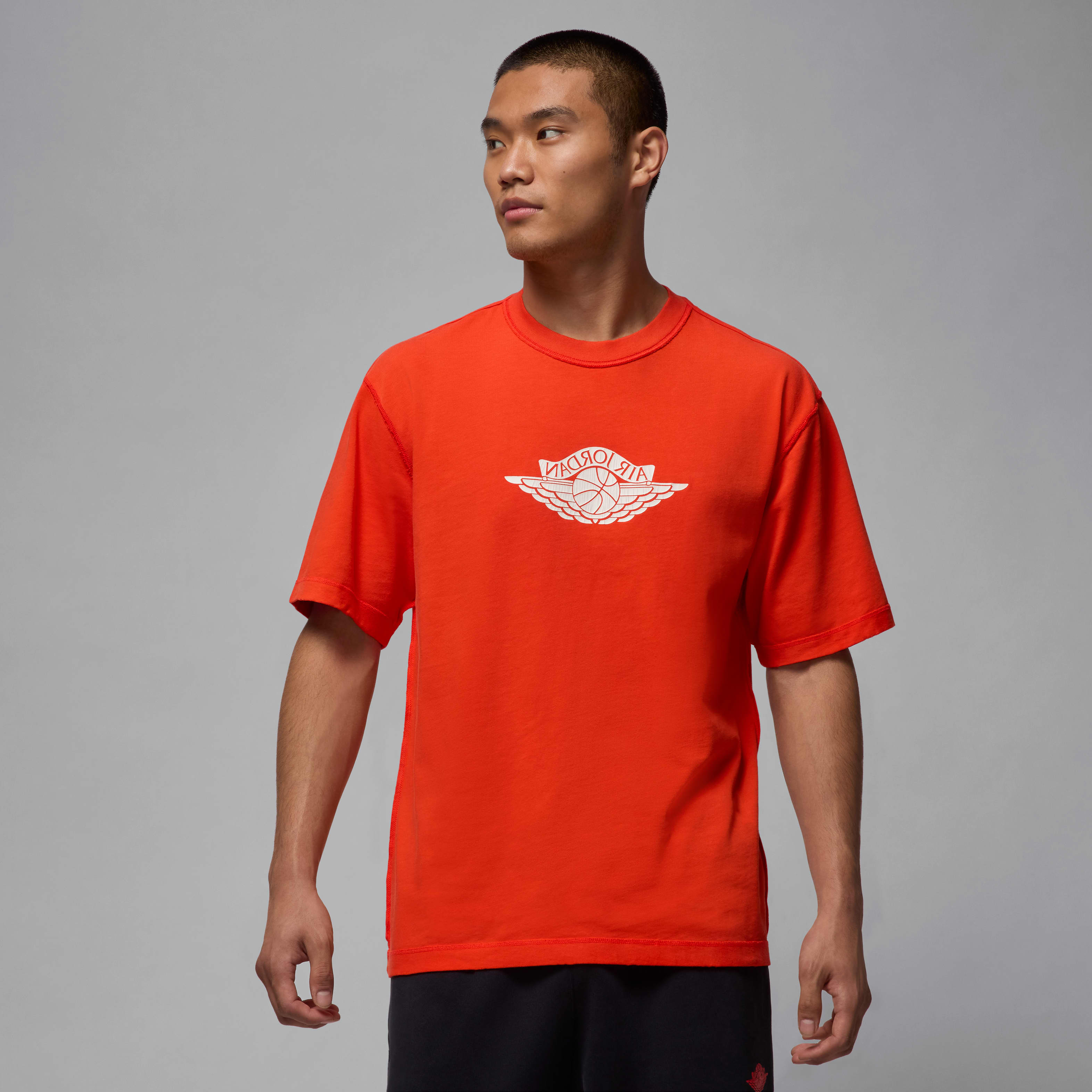 ★NIKE★JORDAN RARE AIR T-シャツ★追跡可 Air Jordan Rare Air Sail T-Shirt – Puffer Reds